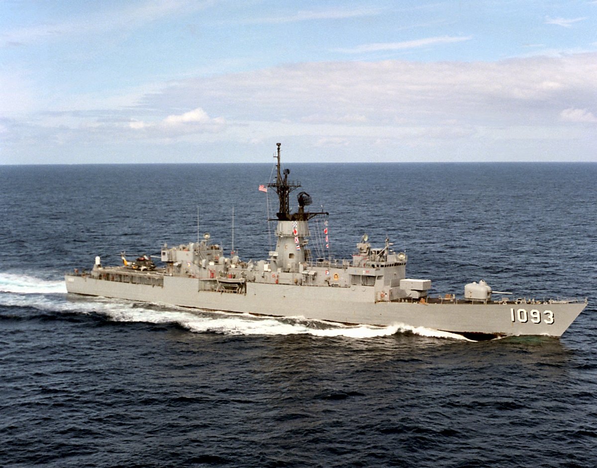 USS Capodanno FF-1093 Knox-class frigate underway