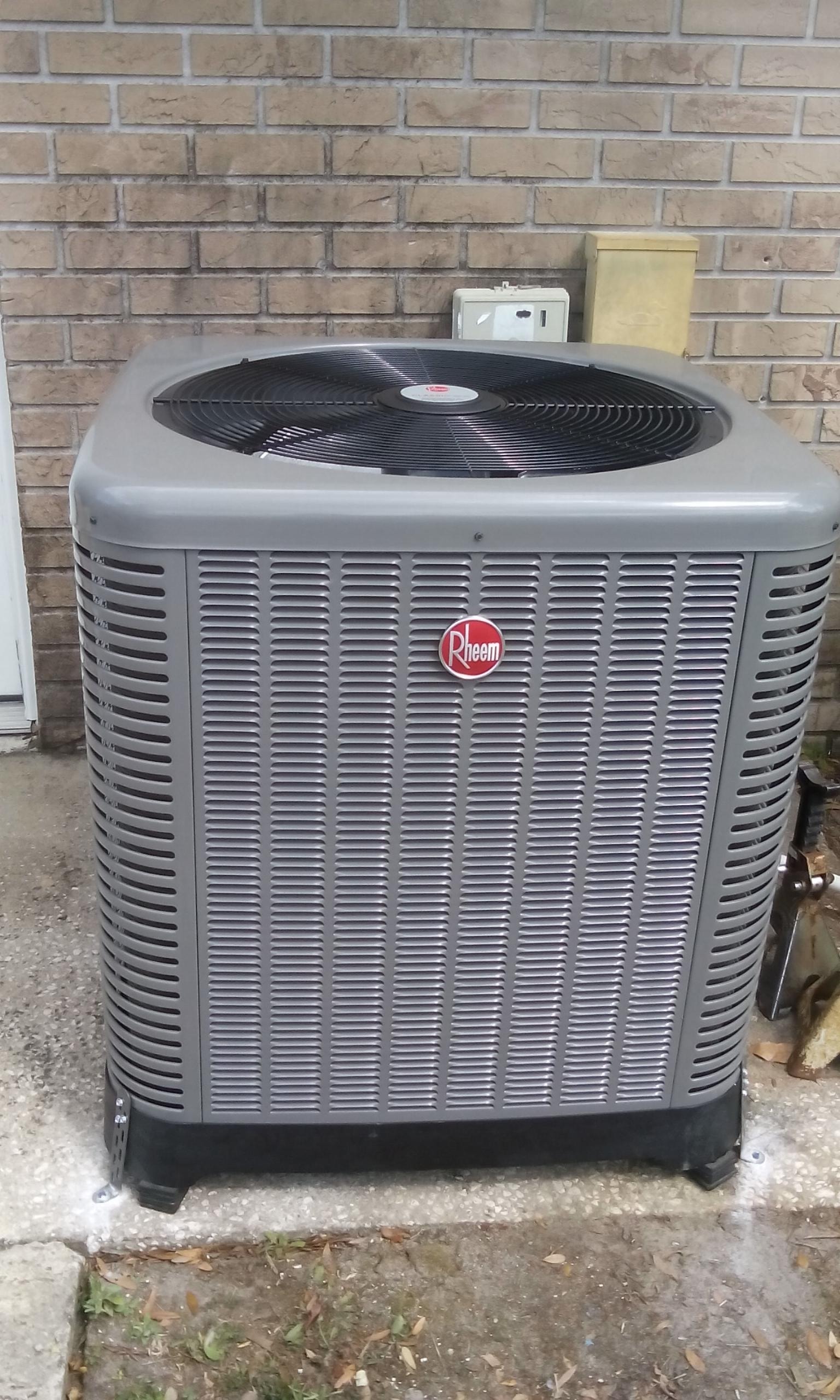 Rheem outdoor condenser unit installed by Aldons Heating & Air Conditioning